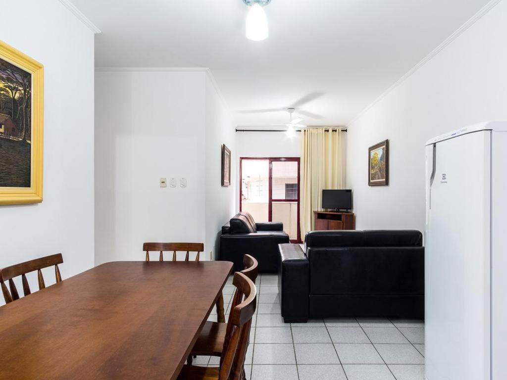 Apartamento Espacoso Com Ar Condicionado E Wi-Fi, A 100 Metros Da Praia - Edificio Estoril อูบาตูบา ภายนอก รูปภาพ