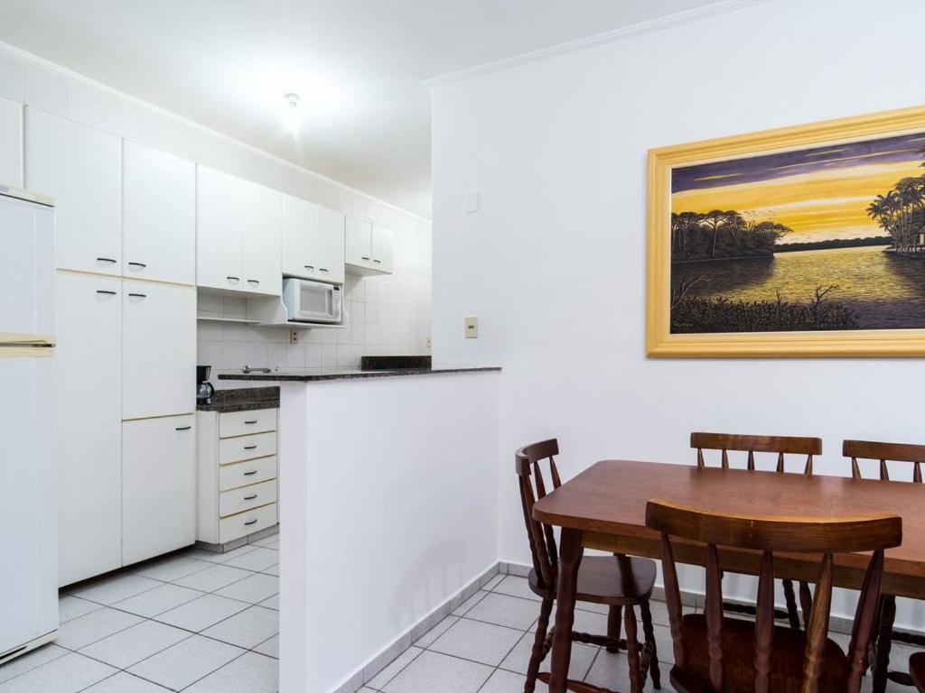 Apartamento Espacoso Com Ar Condicionado E Wi-Fi, A 100 Metros Da Praia - Edificio Estoril อูบาตูบา ภายนอก รูปภาพ